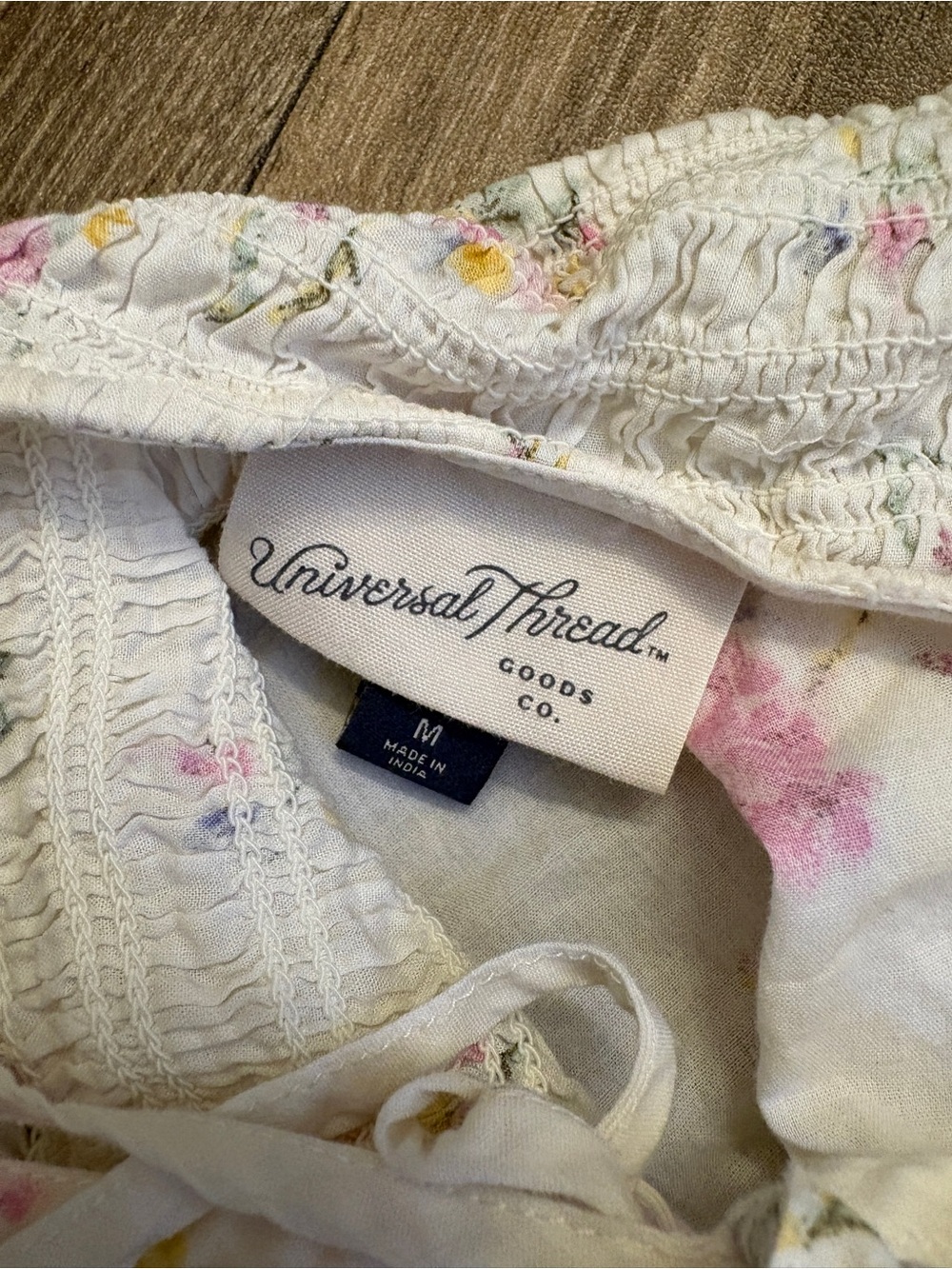 Universal Threads Floral Top - Picture 2 of 2